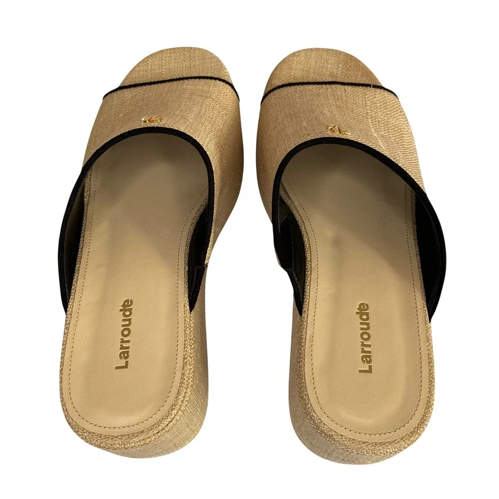 Larroude NEW Charli Mule Platform Natural Raffia Black Trim Gold Logo Womens 8.5